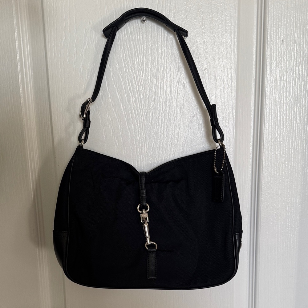 Vintage Coach D2K-7443 Black Shoulder Bag